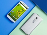  Moto X Play      