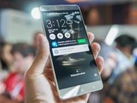 ASUS   Zenfone 3 Deluxe    Snapdragon 821 SoC  6  