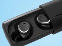 Bragi The Headphone        Bragi The Dash