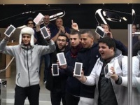     Apple Watch, iPhone 7  iPhone 7 Plus