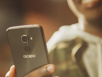 ALCATEL Idol 4S c Windows 10  Snapdragon 820 SoC  