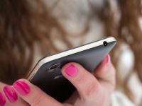   S-TELL 560   Smartphone.ua!