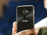 MWC 2017: ALCATEL Idol 4 Pro    Windows 10  