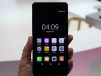 MWC 2017:    Hisense Rock  16 