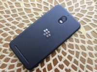 BlackBerry Aurora  Android 7.0  dual-SIM  