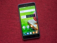 Smartron srt.phone  8-   Full HD , 4    USB Type-C  $202