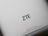     ZTE Axon Multy