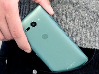  Xperia XZ2 Compact:      