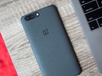  OnePlus 6    