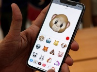   Apple iPhone X  ,        OLED   20    6 