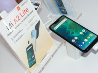 Xiaomi     Android One : Mi A2  7 499   Mi A2 Lite  5 499 
