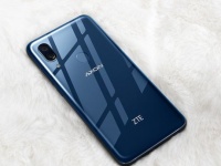  ZTE Axon 9 Pro: -  20-   Snapdragon 845