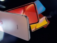 Apple    iPhone XR  6 