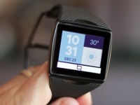 SMARTlife:    - -   Qualcomm Toq