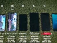 Samsung Galaxy Note 9     iPhone XS  iPhone XS Max