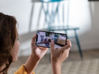 Apple    iPhone, iPad  Mac