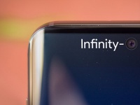 Samsung     Infinity-O  Samsung Galaxy S10