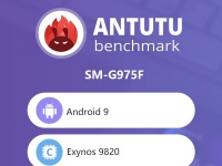 Samsung Galaxy S10+:     AnTuTu