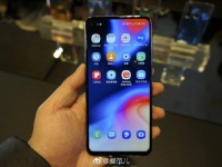 Samsung Galaxy A8s   :    