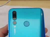      Huawei Nova 4    