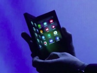 Samsung уже показала на CES 2019 свой складной смартфон