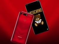 Honor V20 Moschino Edition:    256  