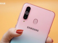  Samsung Galaxy A8s Female Edition    