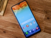 AMOLED  :   Samsung Galaxy A10     