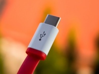 USB4       USB Type-C  40 /