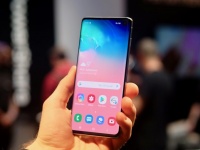 Galaxy S10      DisplayMate