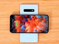 iPhone 2019   Samsung Galaxy S10  