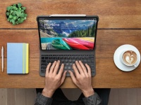 Logitech      Slim Folio Pro  iPad Pro