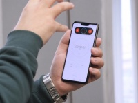 LG G8 ThinQ  4-      ()