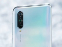   Xiaomi CC9:      Samsung Galaxy S10+,  USB-C     