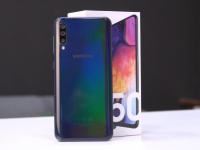Samsung Galaxy A50    Galaxy S10 c 