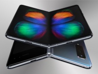 Складной Samsung Galaxy Fold появится в продаже вместе с iPhone XI