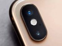  Apple    -     iPhone