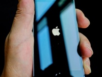  Google  Apple       iPhone