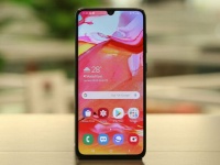   .  Samsung Galaxy A70s      