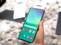  Under Display Camera  Samsung         