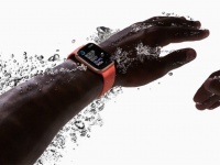 Apple Watch Series 6 получат усиленную водонепроницаемость и экран MicroLED