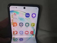    Samsung   Moto Razr 2019