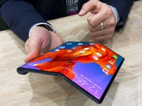 Huawei    LG  Mate Xs,    