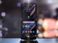    :   Motorola razr  6 