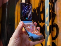      : Motorola RAZR  