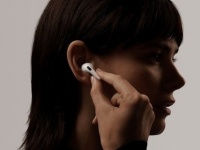 Apple -     90  AirPods  2020 