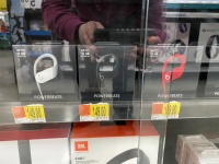 Неанонсированные наушники Apple Powerbeats 4 продаются в сети Walmart