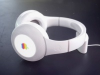  Apple AirPods Studio     Made in China