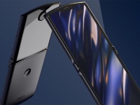 Оба дисплея новой версии Motorola razr вырастут в размерах