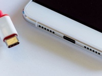 USB-C   .     2020   ,    